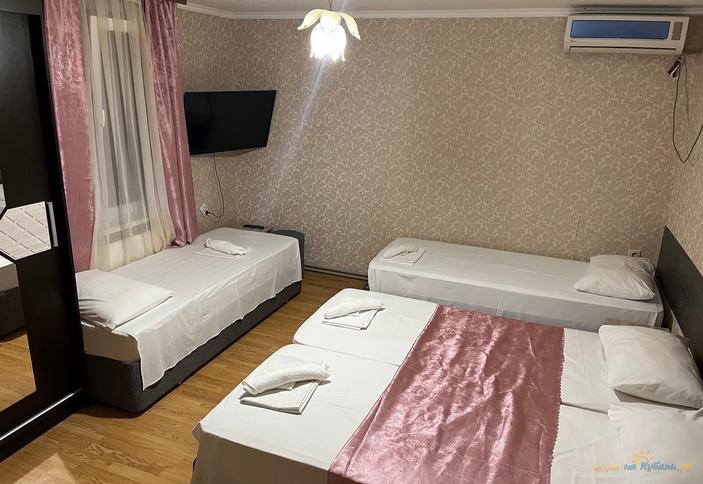 Четырехместный стандарт с 4 односпальными кроватями