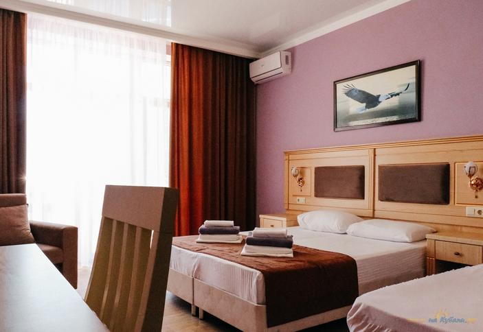 Трехместный