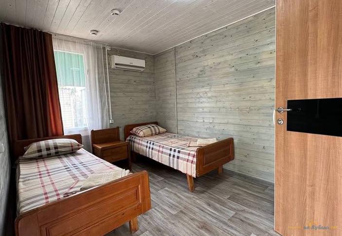 Трехместный двухкомнатный домик