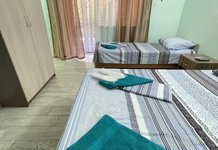 Студия трехместная с собственной кухней