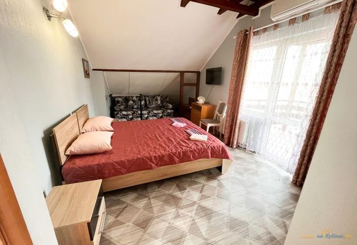 4-местный Комфорт с собственной террасой (вид на горы)