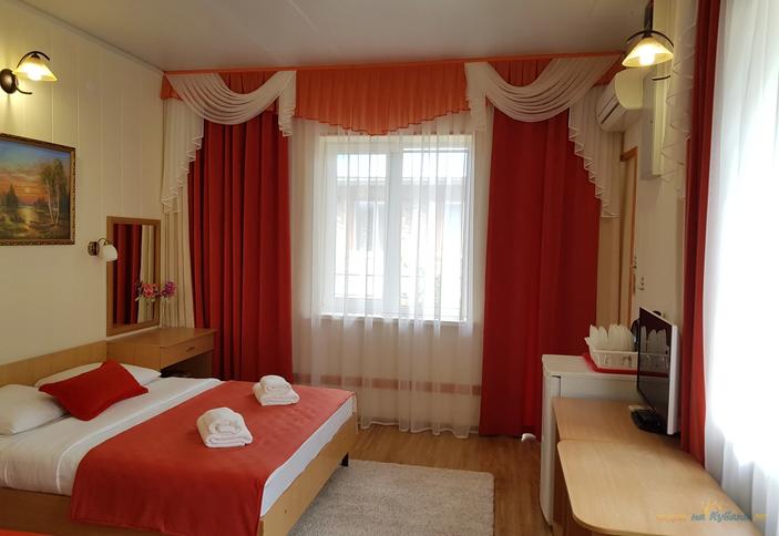 Стандарт 2хместный с общим балконом с видом во двор (№301, №309)