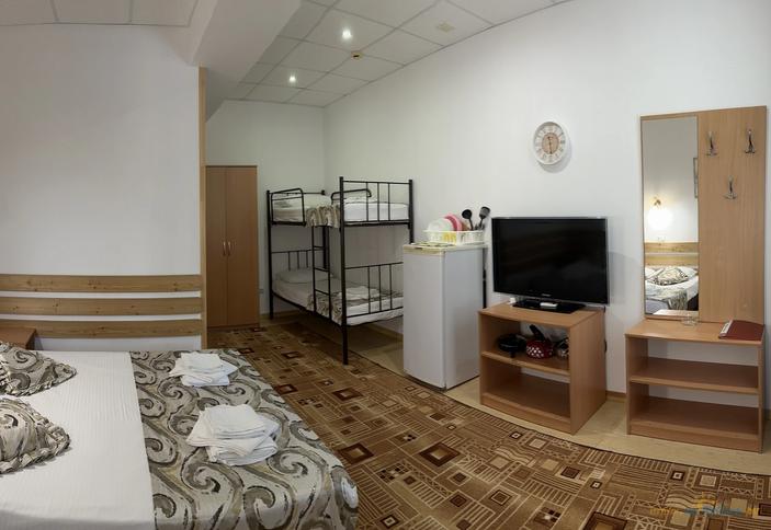 Люкс четырехместный с верандой, Корпус 2 (№104)