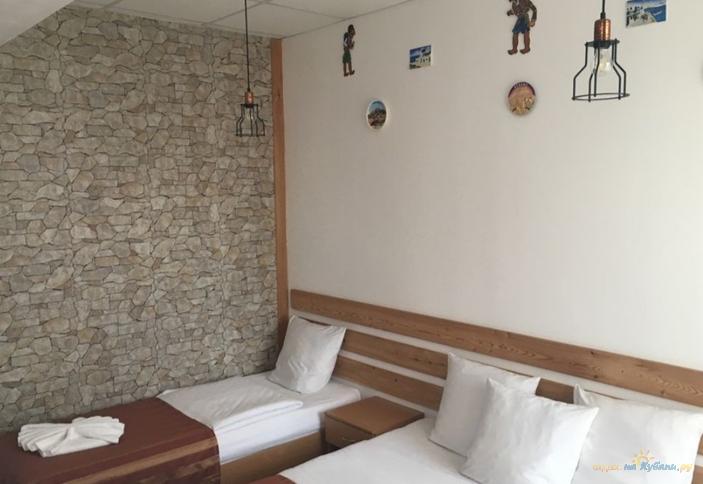 Стандарт 3-местный с общим балконом, Корпус 1 (№202, №205)