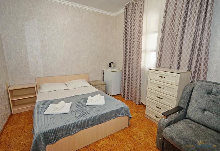 Двухкомнатный шестиместный с балконом