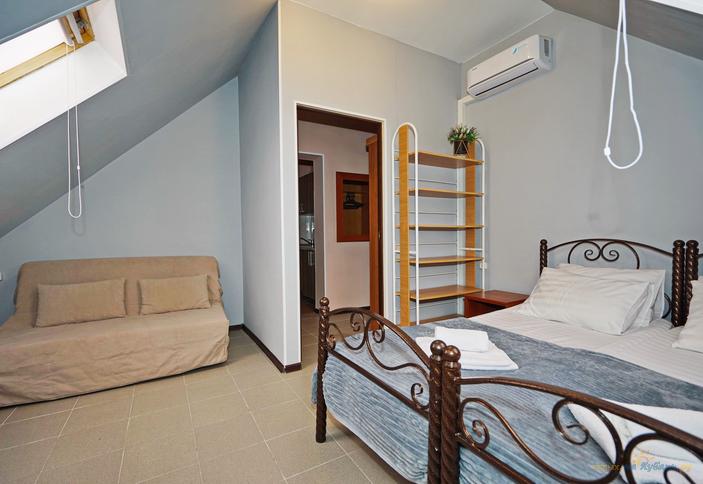 Двухкомнатный шестиместный с кухней