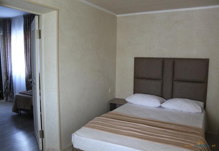 Двухкомнатный четырехместный с балконом на 2 номера