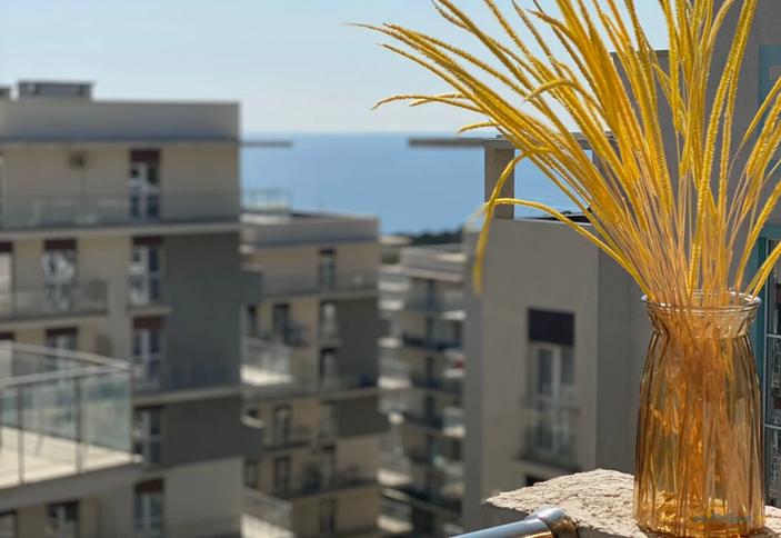 СВЕТЛАЯ, УЮТНАЯ 2-КОМНАТНАЯ КВАРТИРА с видом на море и горы, 5 корпус/6 этаж ⠀