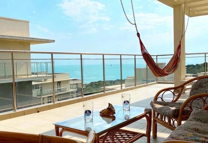 Двухкомнатная квартира с террасой и видом на море