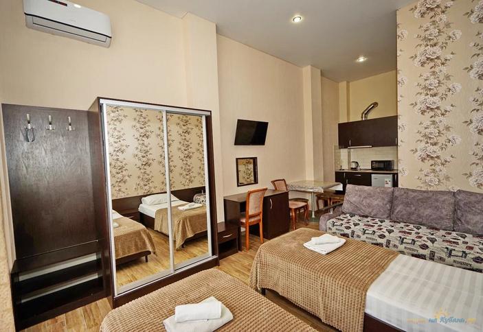 Люкс четырехместный с кухней