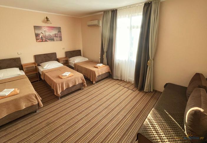 Четырехместный с балконом