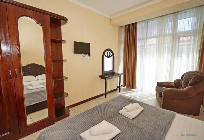 Люкс двухкомнатный с кухней. Villa Classic