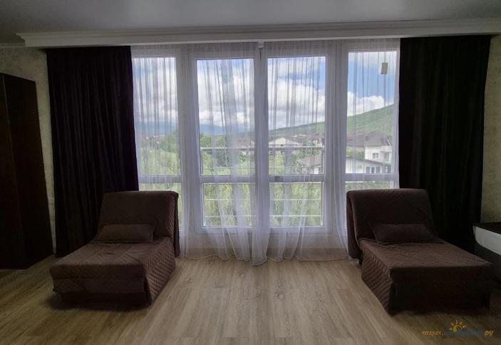 Семиместный с кухонным уголком