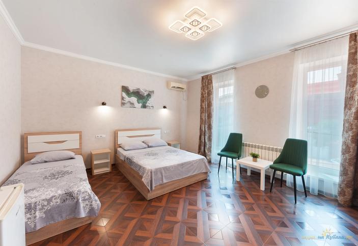 Семейный с собственной внешней ванной комнатой