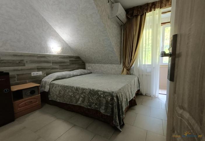 Малый номер с лоджией