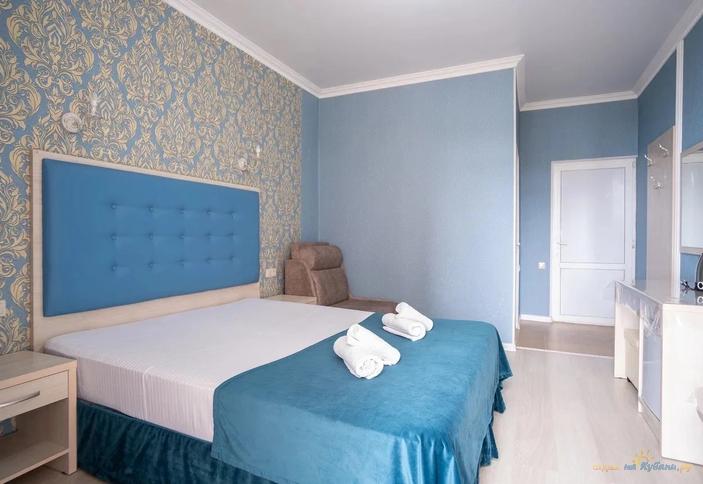 Комфорт трехмстный с балконом