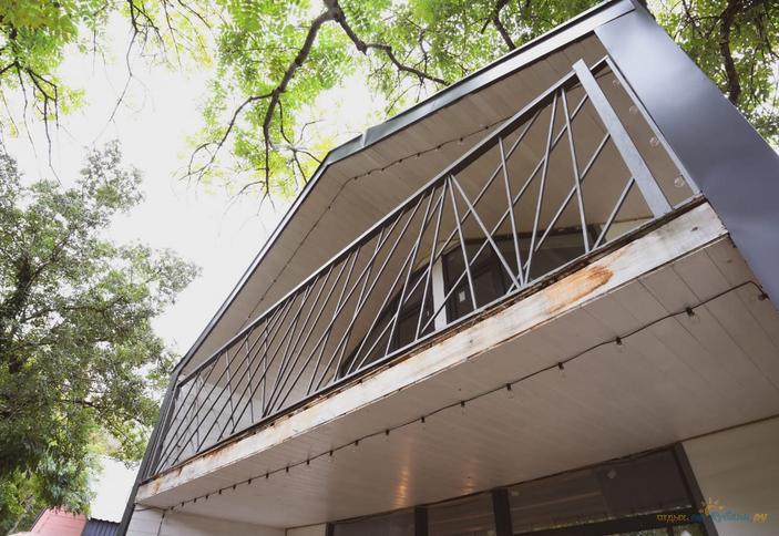 Барнхаус с тёплым бассейном и балкон над каньоном