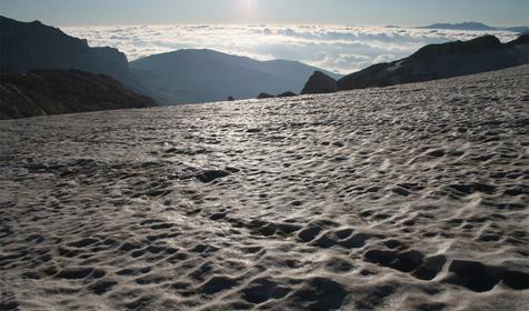 Июльское утро на Фиште. Большой Фиштинский ледник