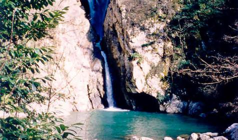 Нижний водопад