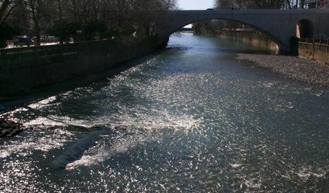 Река Сочи. Вид на мост в сторону моря.