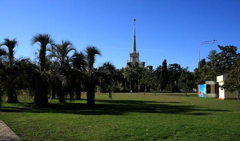 Сочи. Вид на шпиль морвокзала.