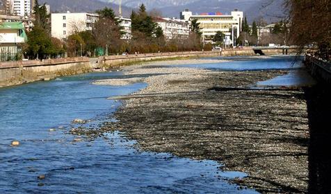 Река Сочи. Вид в сторону гор.
