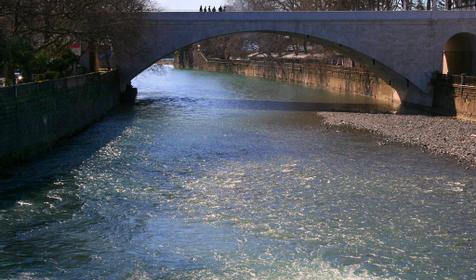 Мост через реку Сочи. Вид в сторону моря.
