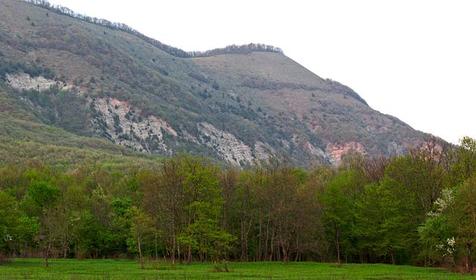 Вид на гору Шизе и начало хребта Грузинка