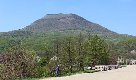 Гора Шизе. Вид из станицы Эриванской