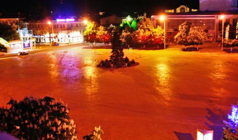 Армавир. Центральна площадь ночью.