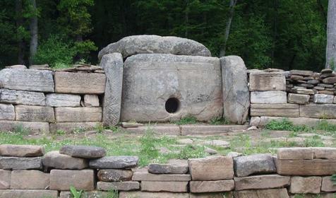 Дольмен на реке Жане