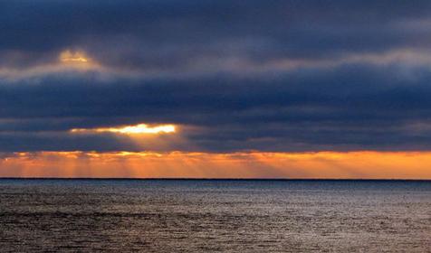 Грозовой закат. Азовское море в районе Тамани