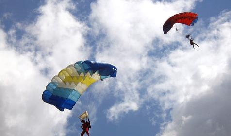 Наукой управления парашютом сегодня может овладеть буквально каждый