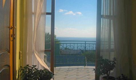 Вид с холла и балкона 2 этажа