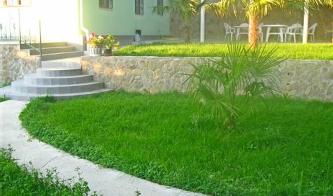 Территория частной гостиницы