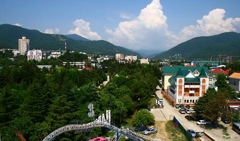 Вид на поселок Лазаревское с колеса обозрения.