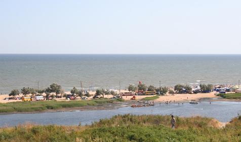 Голубицкая. Вид на пляж