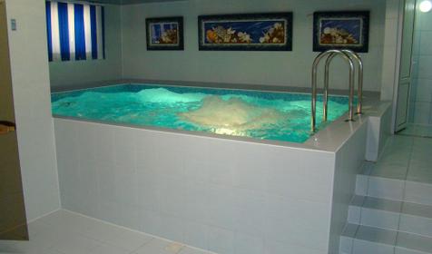 Бассейн с подводным гейзером гостиницы Исидор, г. Анапа, п. Витязево