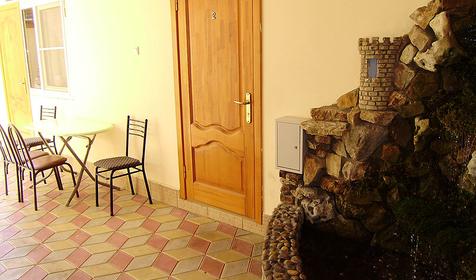 На этаже гостевого дома Ева, г. Анапа, п. Джемете