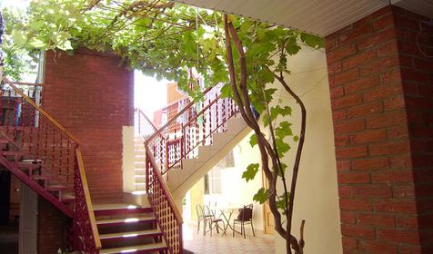 Лестница гостевого дома Ева, г. Анапа, п. Джемете