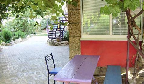 Двор мини-гостиницы Тихая гавань, г. Анапа, п. Джемете