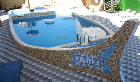 Открытый бассейн на территории гостевого дома Патра, г. Анапа, п. Витязево
