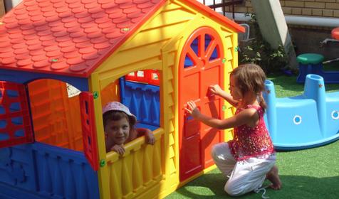 Детская площадка на территории гостевого дома Патра, г. Анапа, п. Витязево