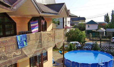 Бассейн во дворе гостевого дома Аксис, г. Геленджик, с. Архипо-Осиповка