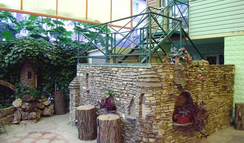 Внутренний двор оздоровительного комплекса семейного и детского отдыха Спутник-Юг, г. Анапа