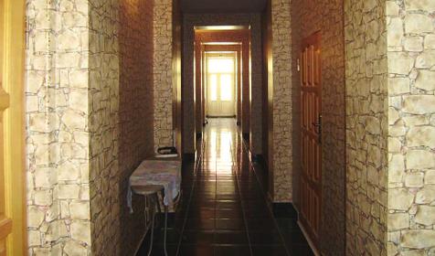 Коридор на одном из этажей оздоровительного комплекса семейного и детского отдыха Спутник-Юг, г. Анапа