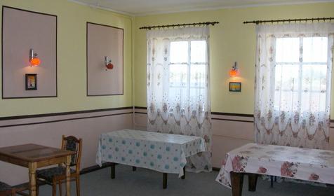 Обеденный зал частного пансионата Цветочная-25, г. Темрюк, ст-ца Голубицкая