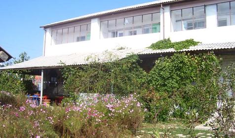 Одноэтажный корпус частного пансионата Цветочная-25, г. Темрюк, ст-ца Голубицкая