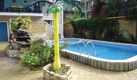 Во дворе отеля Песчаный берег, г. Анапа, п. Джемете