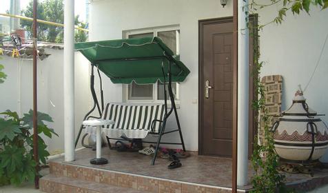 Во дворе гостиницы Мария, г. Анапа